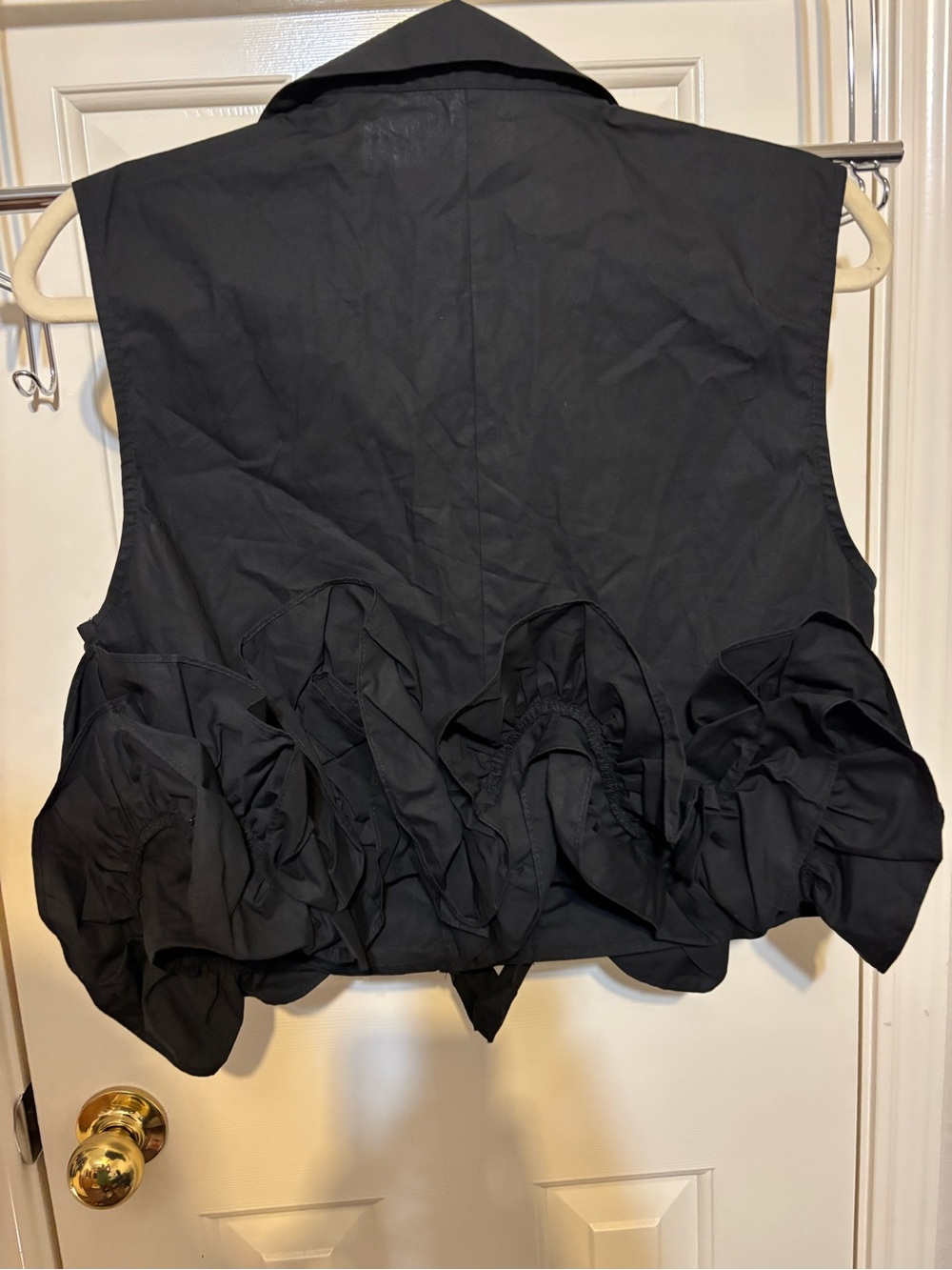 MICAS Black Sleeveless Button-Down Crop Shirt - Picture 3 of 3